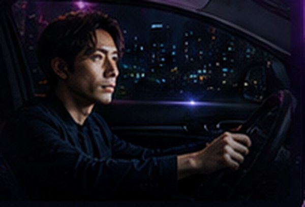 送迎車を運転するスタッフ
